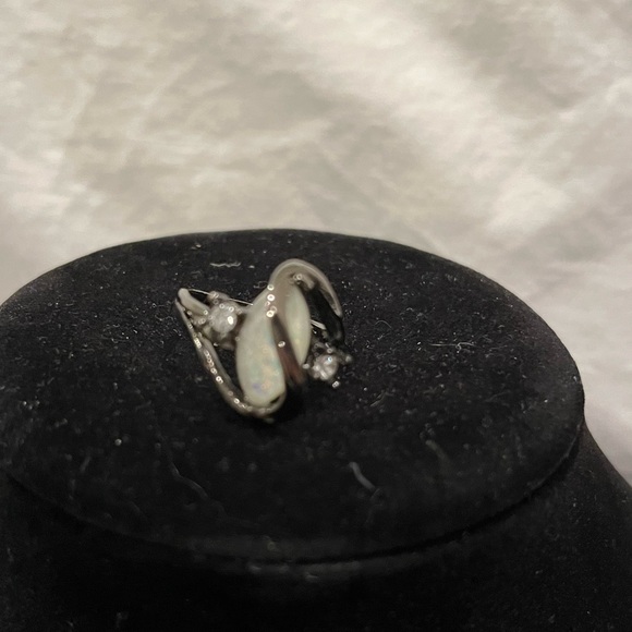 Opal and black silver ring - Picture 2 of 2